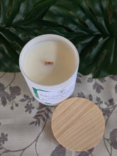 Load image into Gallery viewer, Magnolia Breeze Luxury Candle
